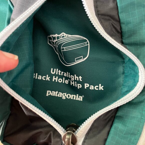Patagonia Ultralight Black Hole® Mini Hip Pack 1L Teal and Black - Picture 6 of 6